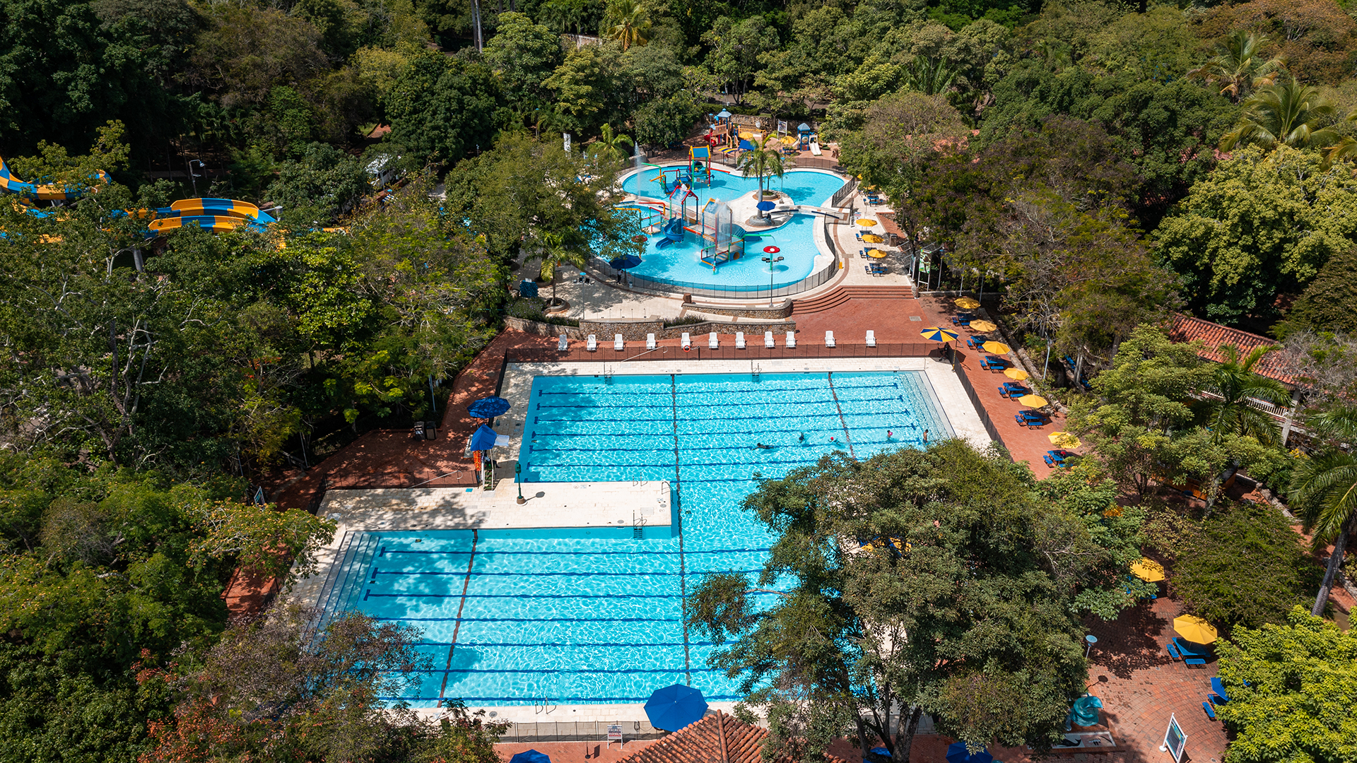 Panorámica de la piscina las fuentes